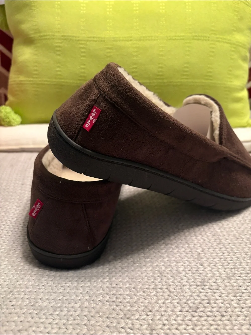 NIB Levi’s Memory Foam Unisex Slippers Size Medium 8-9